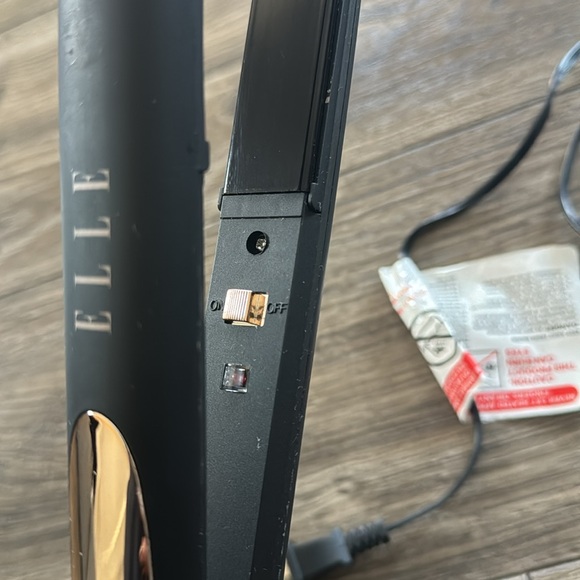 ELLE HAIR STRAIGHTENER - Picture 7 of 9